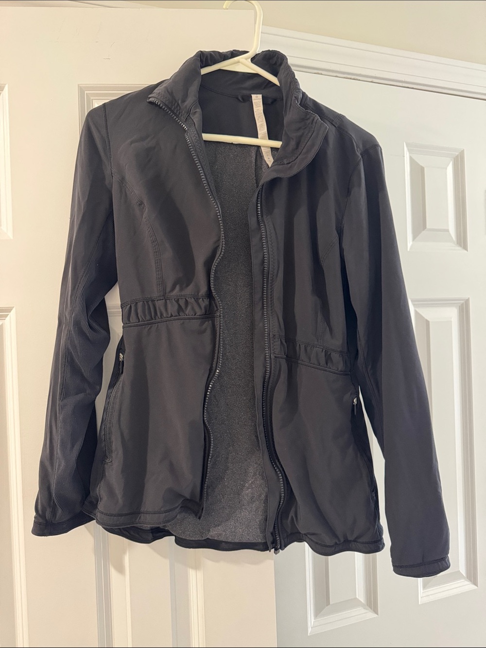 Lululemon Sz 8 Women's Black Lightweight Zip Jacket (broken zipper)